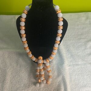 Elegant Beaded Necklace in White and Tan